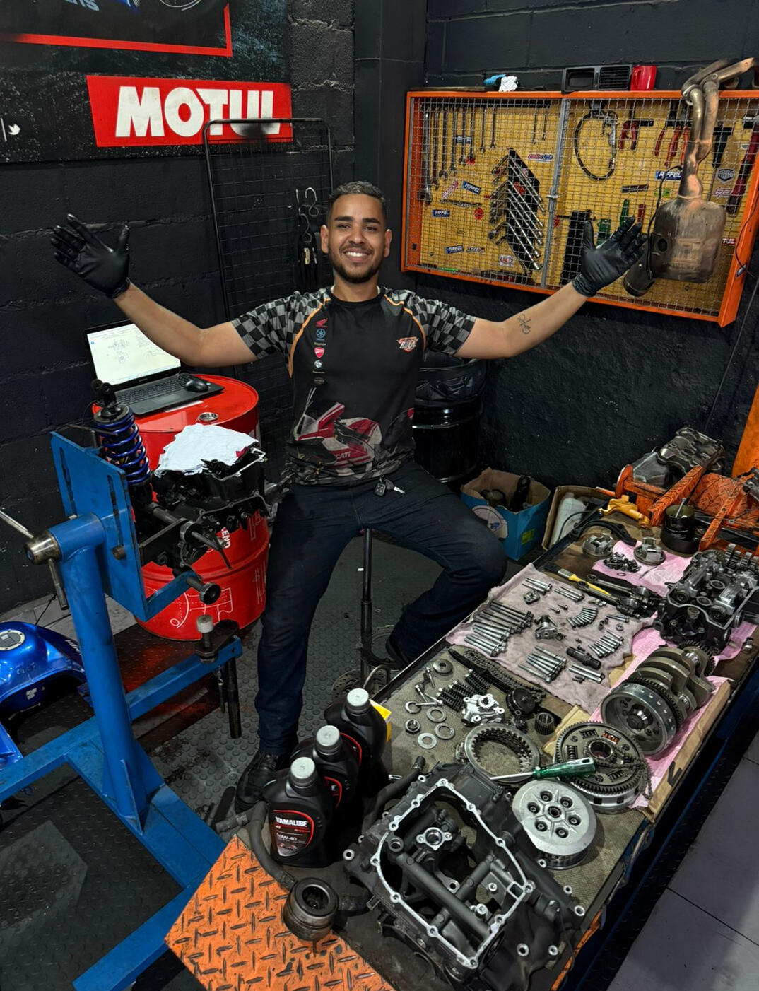 MECANICO ESPECIALIZADO EM MOTOS DE ALTA